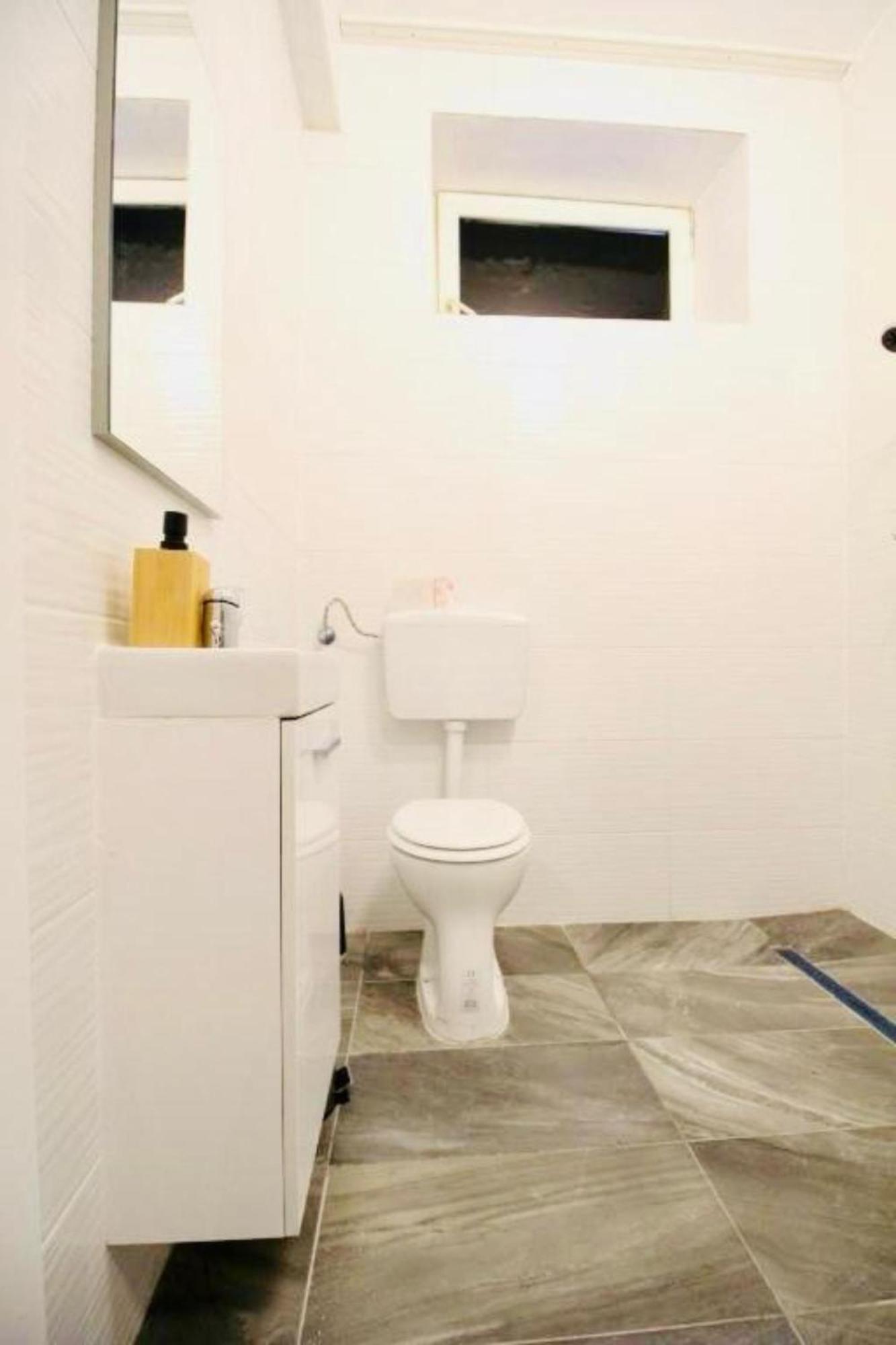 Spacious Cozy 1br Near To Danube River